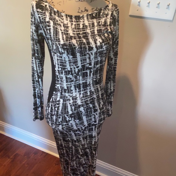 The Dress that Turns heads - Picture 7 of 7